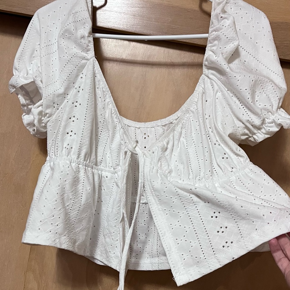 Shein curve 1x Cropped White Eyelet Puff Sleeve Top